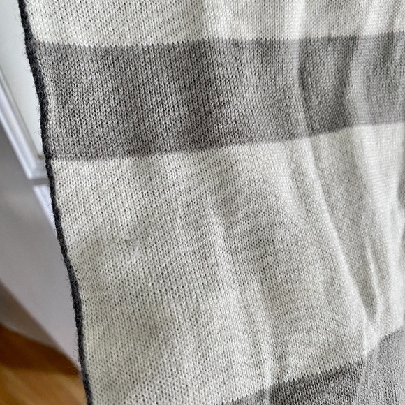 Calvin Klein Logo White and Gray Stripe Scarf - Picture 7 of 7